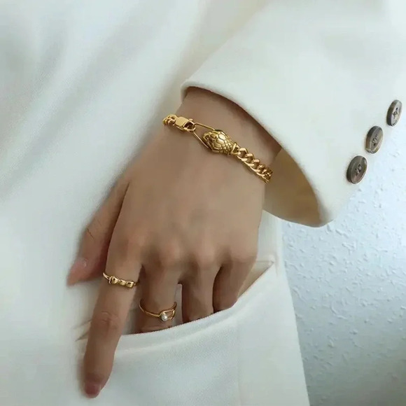 Serpenti Green Eyes Snake 18K Gold Stainless Steel Waterproof Chain Bracelet - Picture 6 of 17